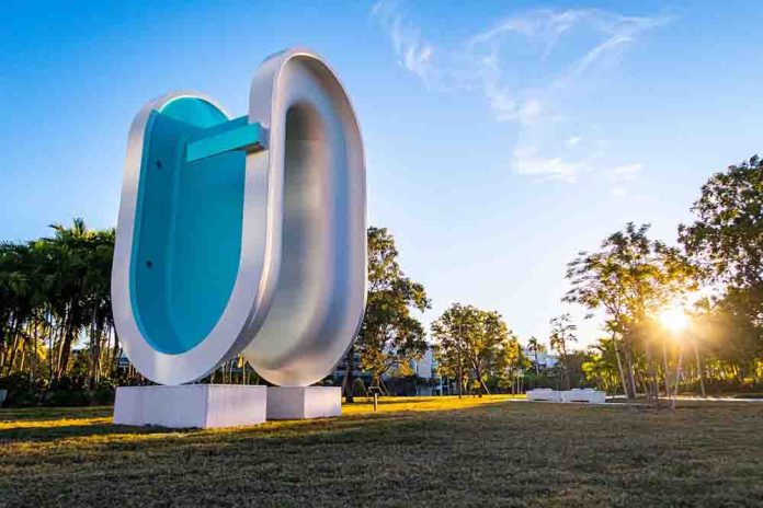 Bent-Pool-Miami-Beach-Convention-Center-South-Beach.jpg